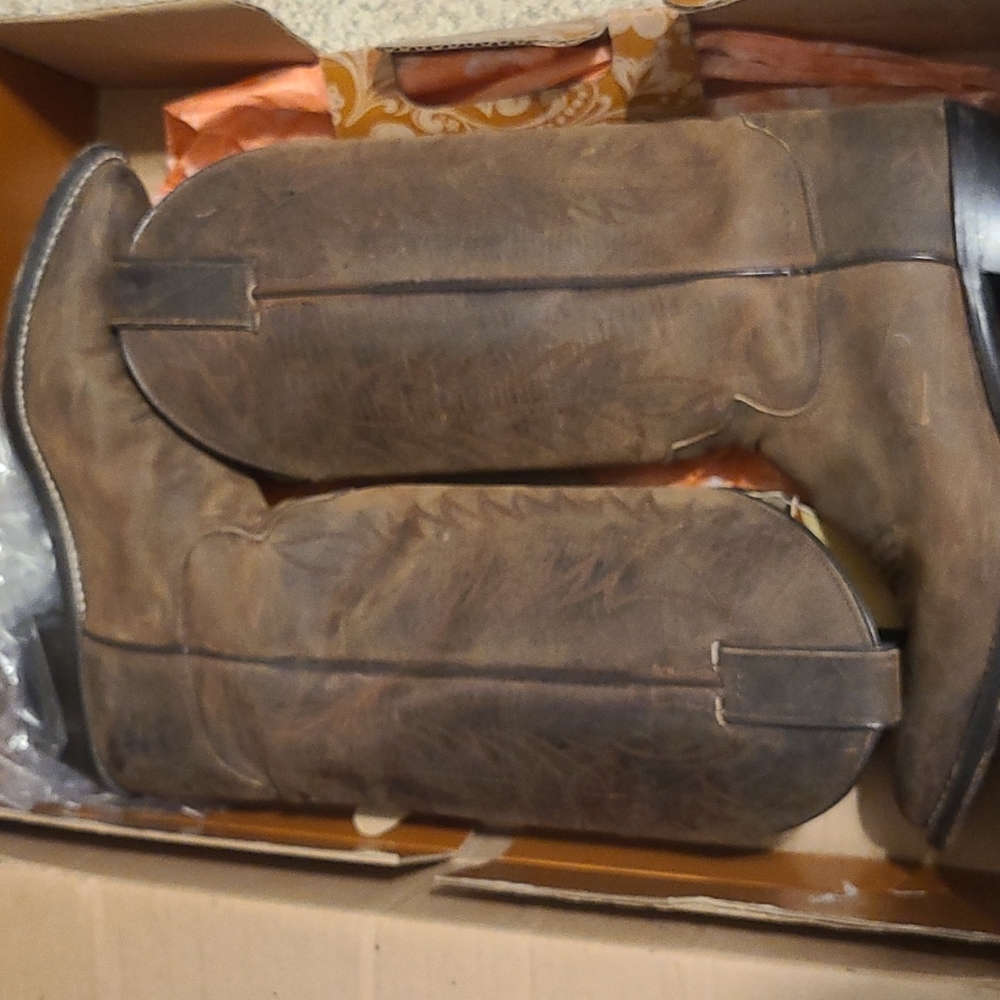 Justin Bay Apache brown cowboy boots sz 7. Added height in pic below
